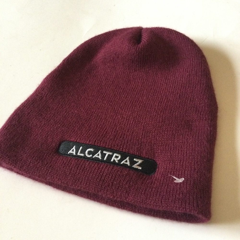 A-KMAR CAP AMERICA ALCATRAZ KNIT BEANIE BURGUNDY NWOT